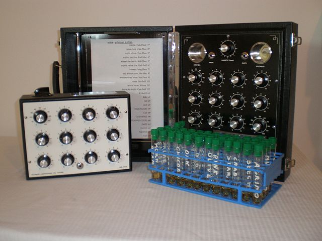 640px-Radionic_instruments