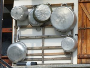 aluminum pots and pans